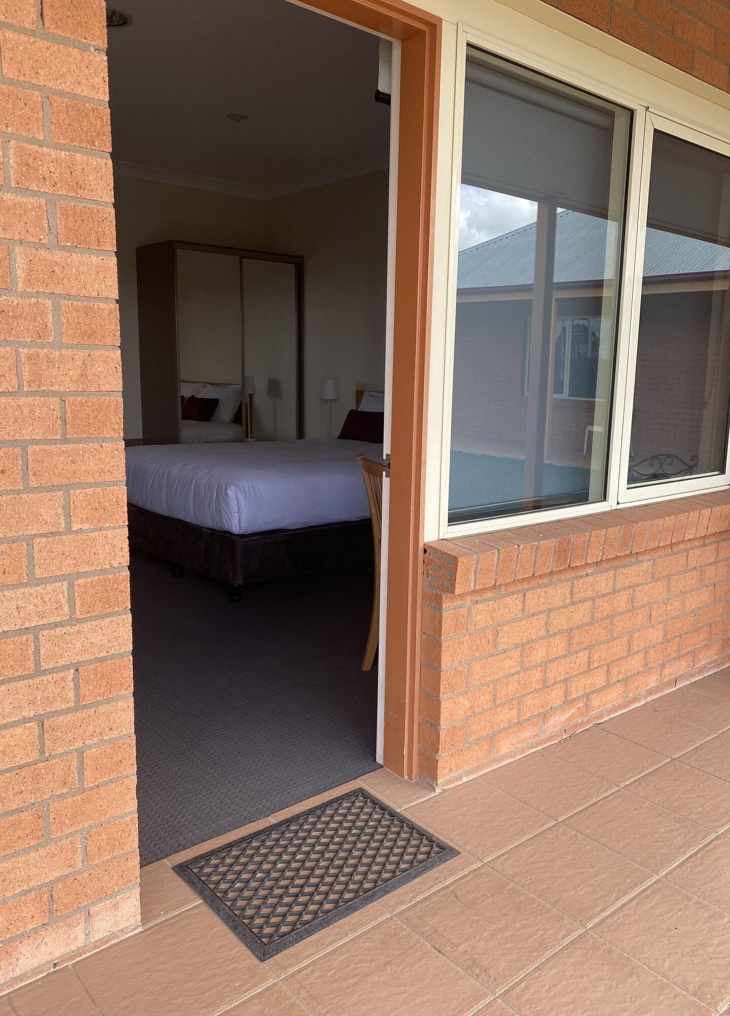 Comfort Bishops 4* Hay