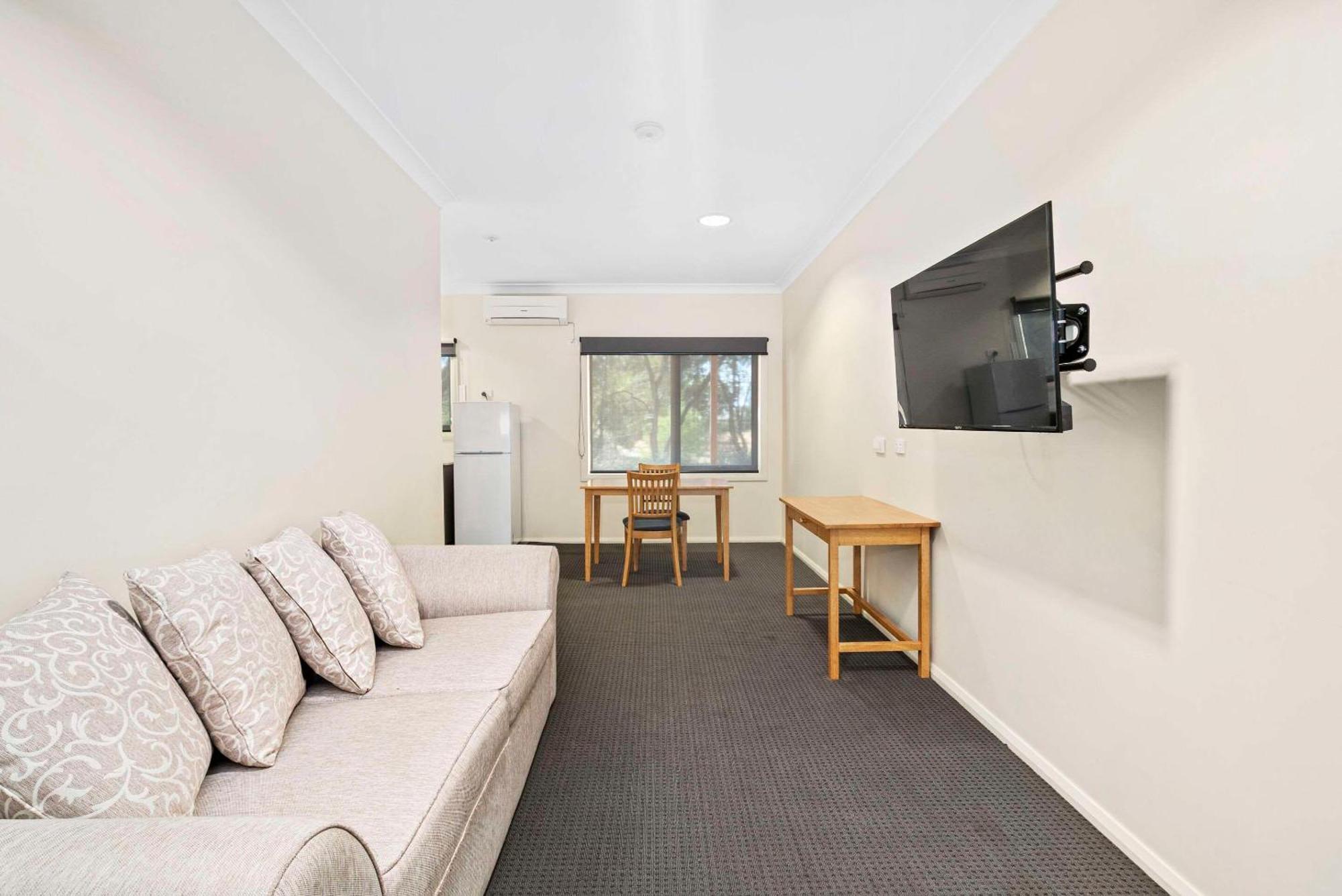 Comfort Bishops 4* Hay