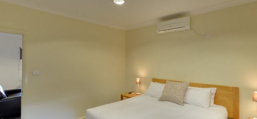 Comfort Bishops Inn